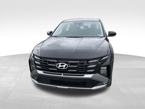 Used 2025 Hyundai Tucson SE FWD image 3