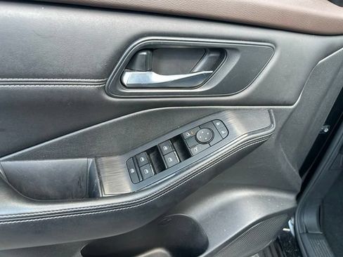 Used 2023 Nissan Rogue SV w/ SV Premium B Package AWD/4WD image 18
