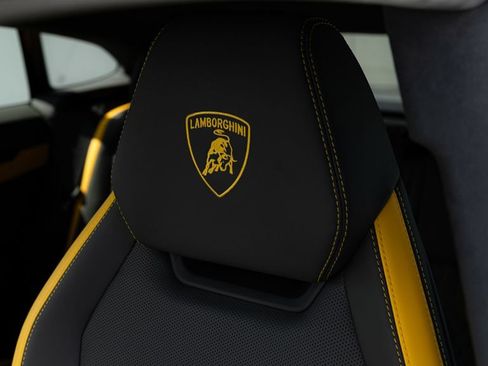 Used 2025 Lamborghini Urus SE AWD/4WD image 26