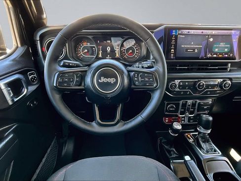Certified 2025 Jeep Wrangler Unlimited Rubicon w/ Convenience Group AWD/4WD image 5