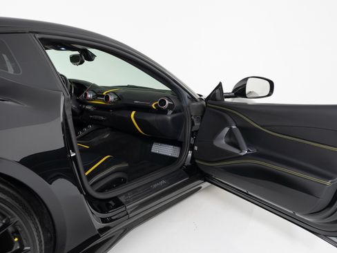 Used 2019 Ferrari 812 Superfast RWD image 25