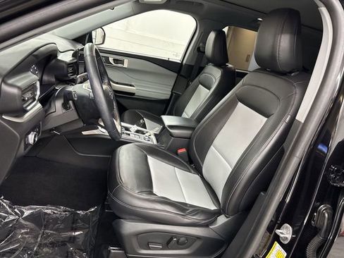 Certified 2023 Ford Explorer XLT w/ Equipment Group 202A image 3