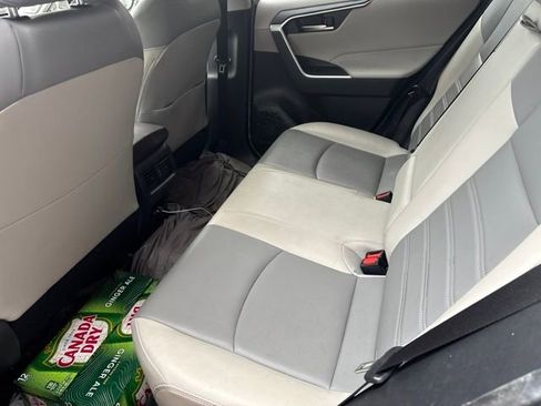 Used 2020 Toyota RAV4 XLE Premium FWD image 10