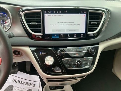 Certified 2023 Chrysler Pacifica Touring-L FWD image 16
