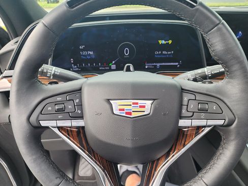 Used 2023 Cadillac Escalade Premium Luxury image 18