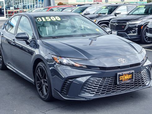 Used 2025 Toyota Camry SE FWD image 17