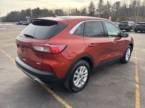 Used 2020 Ford Escape SE image 11