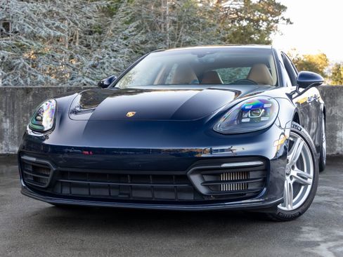 Certified 2022 Porsche Panamera image 7