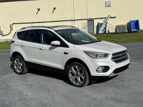 Used 2017 Ford Escape Titanium w/ Equipment Group 301A AWD/4WD image 2