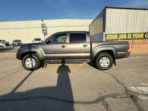 Used 2015 Toyota Tacoma PreRunner w/ SR5 Package image 8