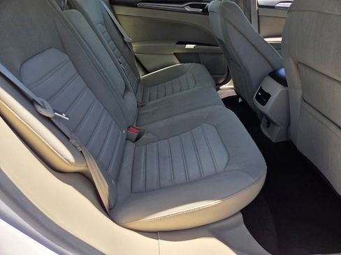 Used 2019 Ford Fusion SE AWD/4WD image 18