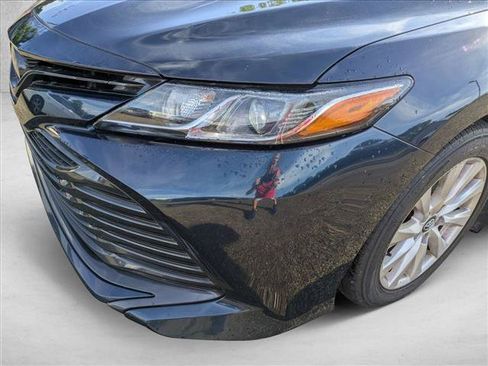Used 2019 Toyota Camry LE FWD image 9