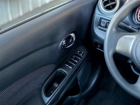 Used 2014 Nissan Versa SV FWD image 15