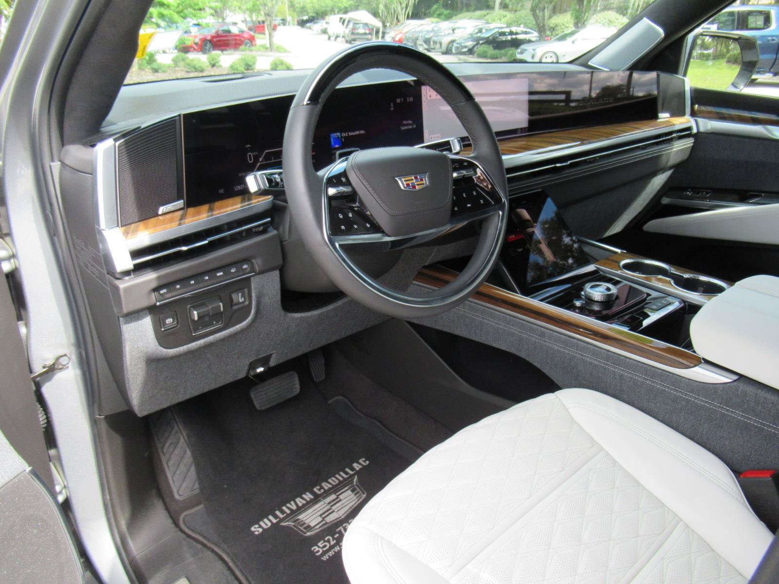 Certified 2026 Cadillac Escalade ESV Platinum Sport w/ LPO, ONYX Package AWD/4WD image 19