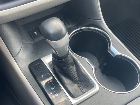 Used 2018 Toyota Highlander Plus AWD/4WD image 16