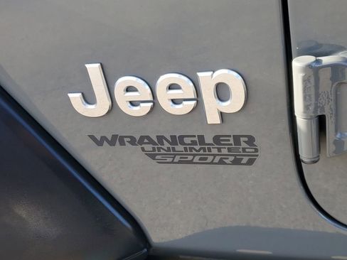 Used 2019 Jeep Wrangler Unlimited Sport S image 8
