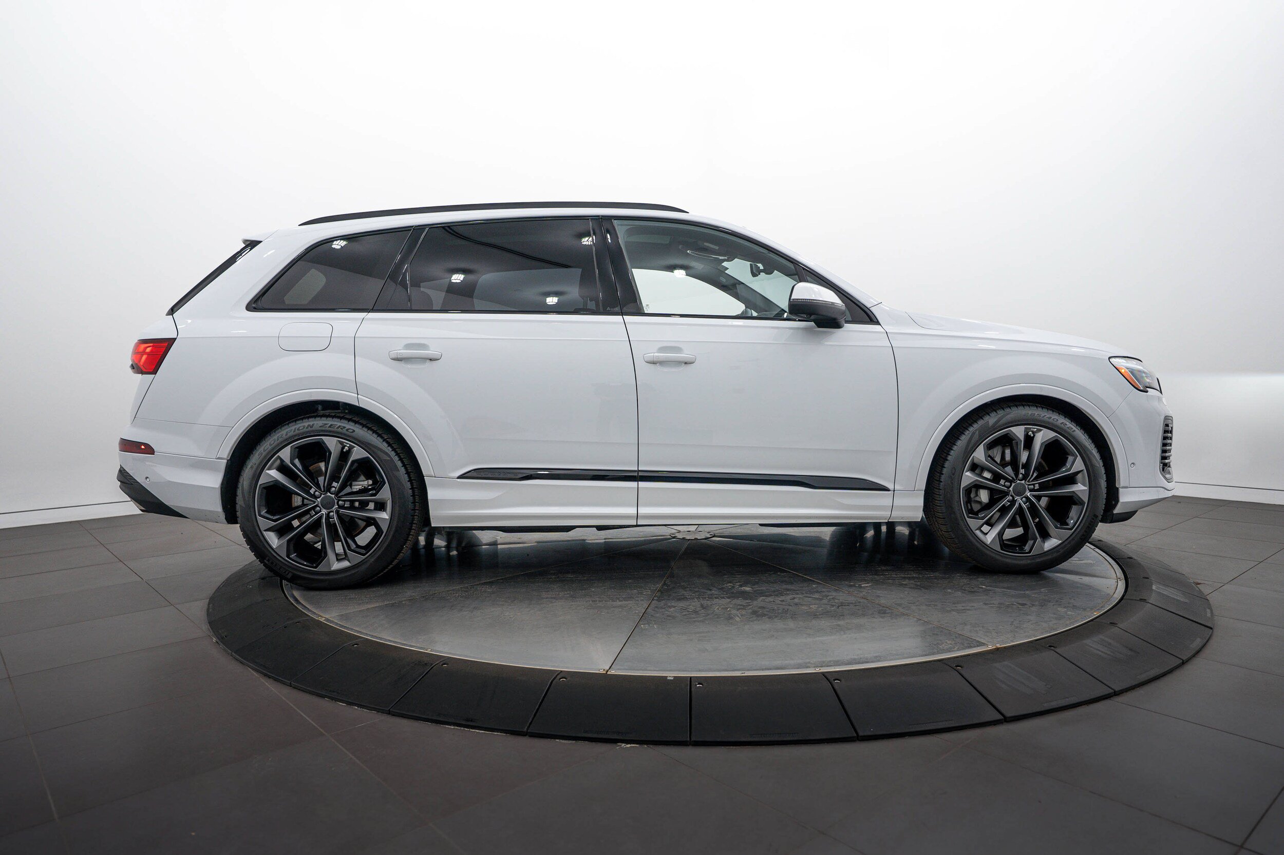 Used 2026 Audi Q7 3.0T Premium Plus w/ Premium Plus Package AWD/4WD image 3