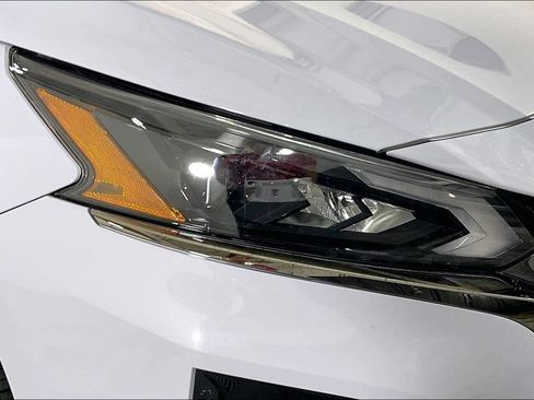 Used 2025 Nissan Altima 2.5 SR w/ SR Premium Package FWD image 36