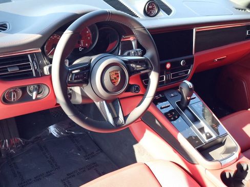 New 2026 Porsche Macan GTS image 4