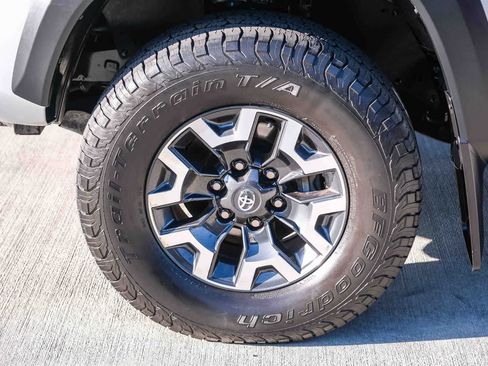 Certified 2022 Toyota Tacoma TRD Off-Road w/ TRD Premium Off Road Package AWD/4WD image 10