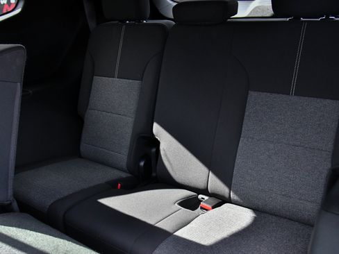 Used 2025 GMC Acadia Elevation image 44