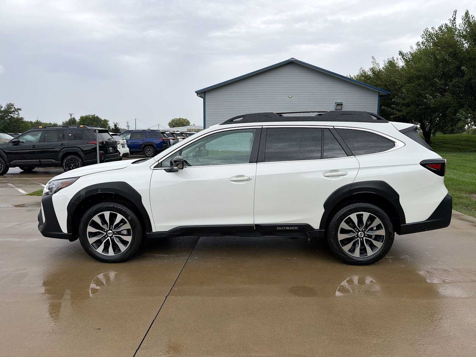 Certified 2025 Subaru Outback Limited AWD/4WD image 3