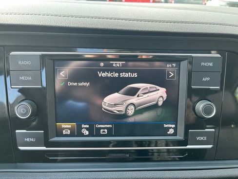 Used 2023 Volkswagen Jetta SE FWD image 33
