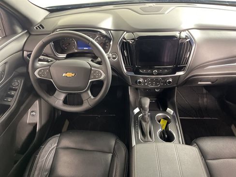 Used 2023 Chevrolet Traverse LT w/ Rear Camera Mirror Package AWD/4WD image 2