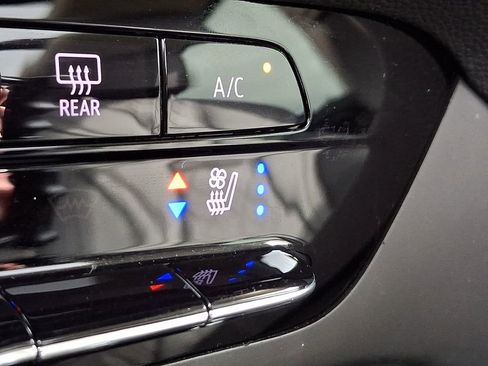 Used 2023 Buick Envision Avenir image 25