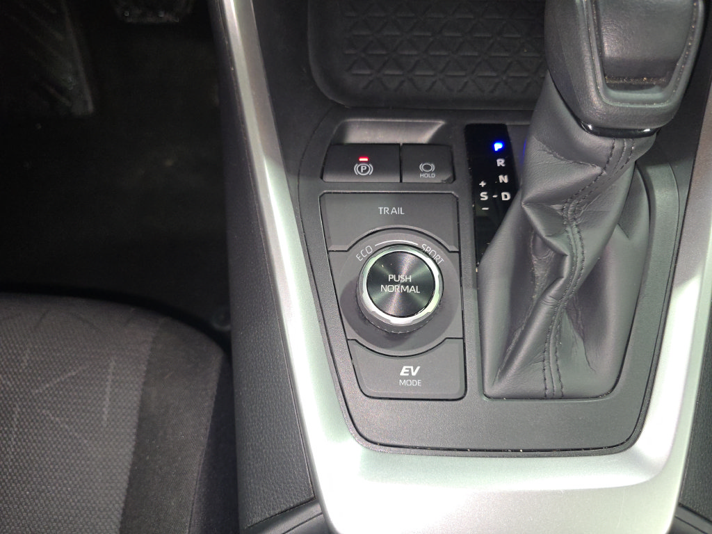 Used 2025 Toyota RAV4 XLE AWD/4WD image 31