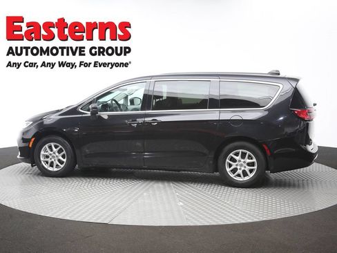Used 2023 Chrysler Pacifica Touring-L FWD image 63