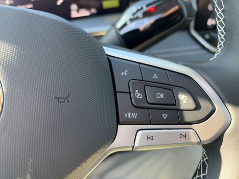 New 2026 Volkswagen Tiguan SE image 22