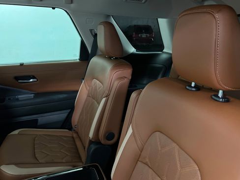 New 2026 Nissan Pathfinder Platinum image 20