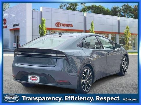 Used 2024 Toyota Prius Prime FWD image 6