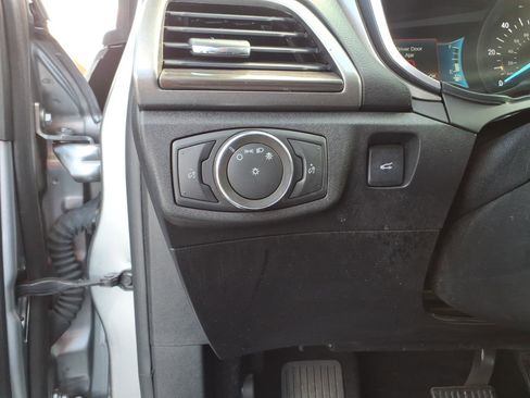 Used 2020 Ford Fusion SEL FWD image 15