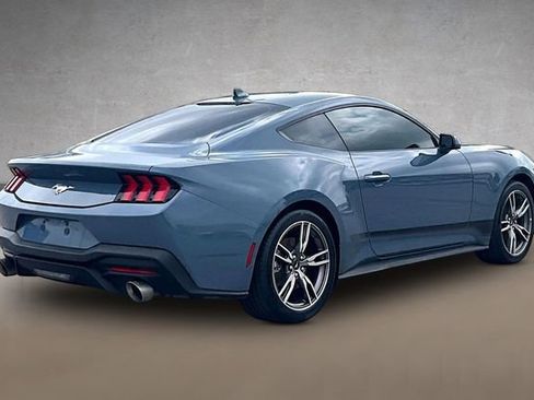 Used 2025 Ford Mustang Coupe RWD image 2