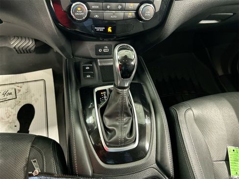 Used 2020 Nissan Rogue SL w/ Premium Package image 18