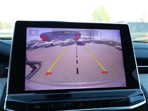 Used 2024 Jeep Compass Latitude image 17