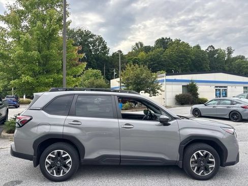 Used 2025 Subaru Forester Premium AWD/4WD image 9