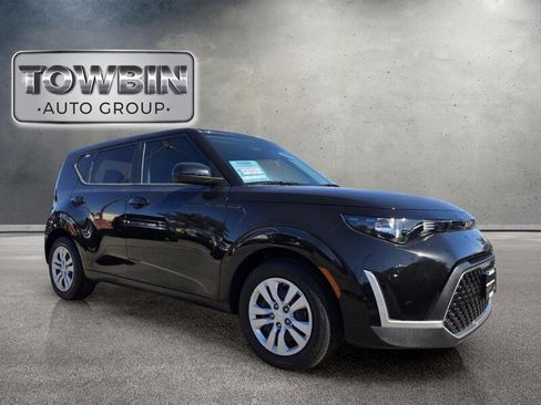 Certified 2024 Kia Soul LX FWD image 2