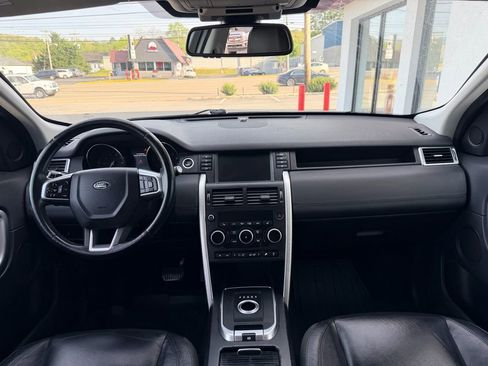 Used 2016 Land Rover Discovery Sport SE image 17