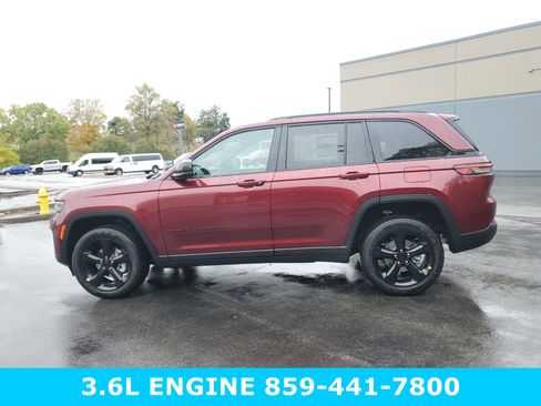 New 2025 Jeep Grand Cherokee Limited w/ Black Appearance Package AWD/4WD image 8