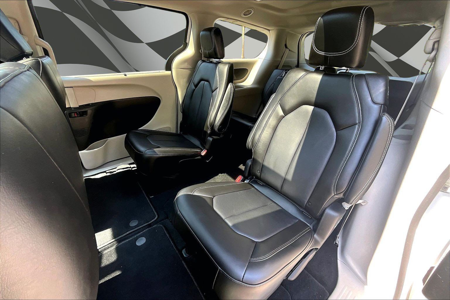 Used 2023 Chrysler Pacifica Touring-L AWD/4WD image 25