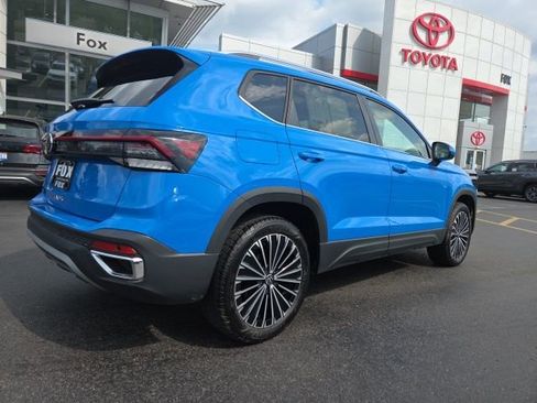 Used 2025 Volkswagen Taos SE image 7