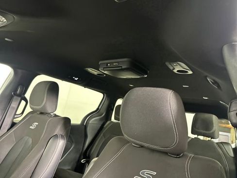 Used 2020 Chrysler Pacifica Touring w/ S Appearance Package image 12