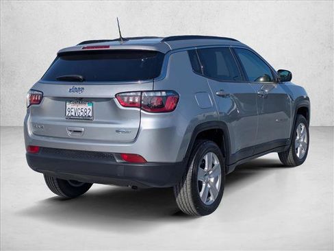 Used 2022 Jeep Compass Latitude AWD/4WD image 5