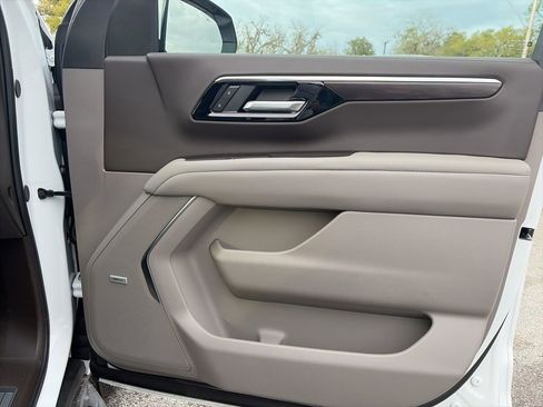 Used 2026 Chevrolet Suburban LT w/ Comfort Package image 16