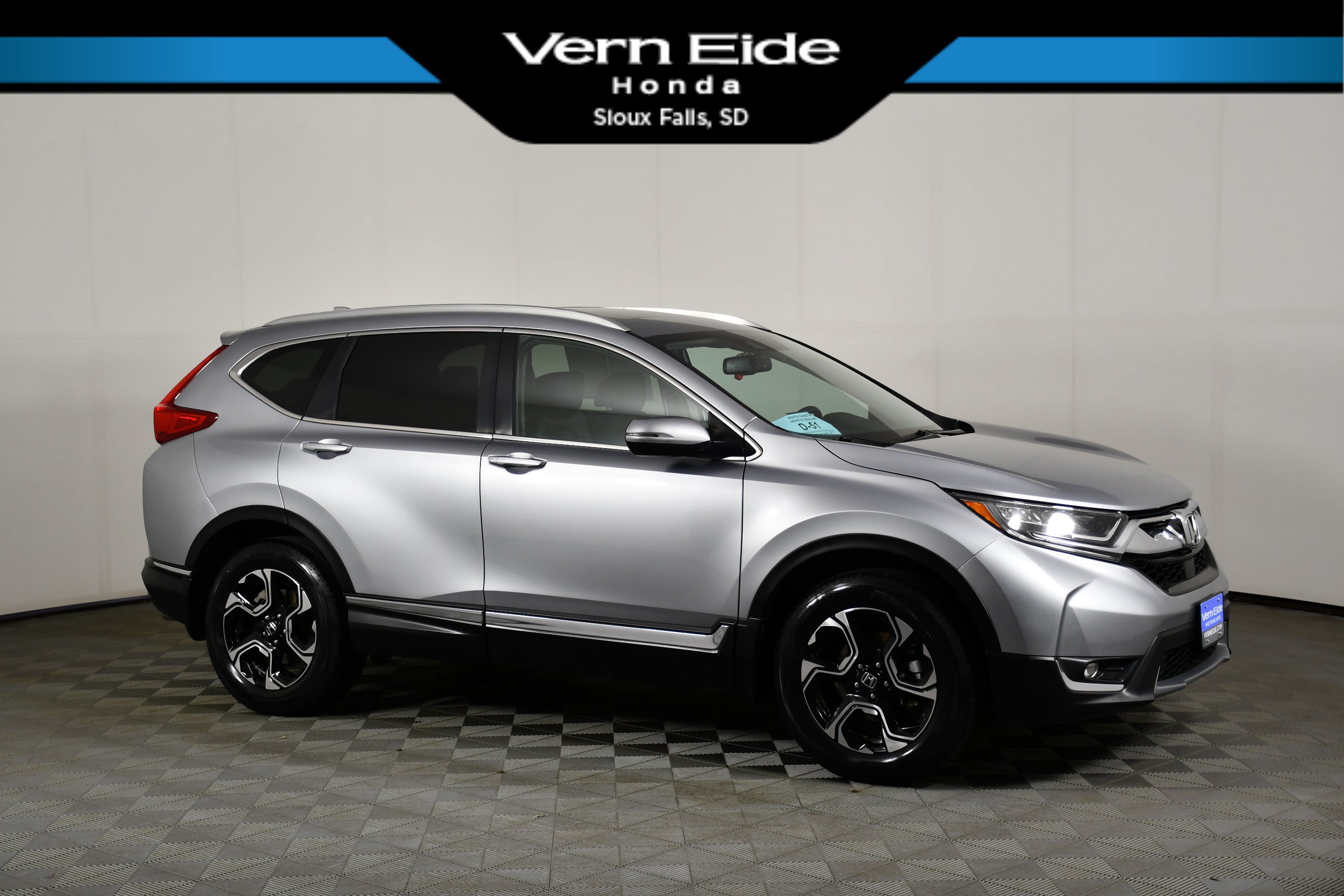 Used 2019 Honda CR-V Touring image 1