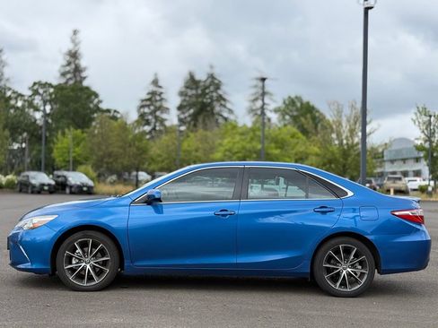 Used 2017 Toyota Camry XSE w/ Moonroof Package FWD image 2