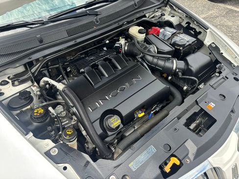 Used 2011 Lincoln MKS FWD image 68